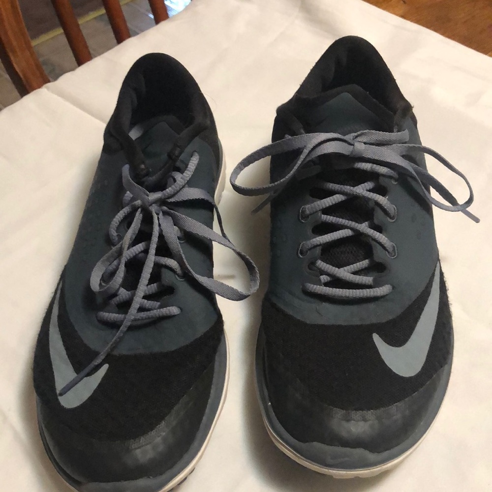nike black & grey running shoes